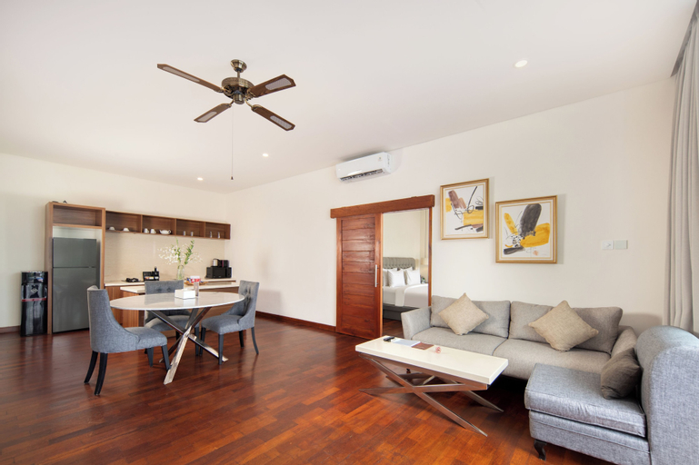 Dining Room 7