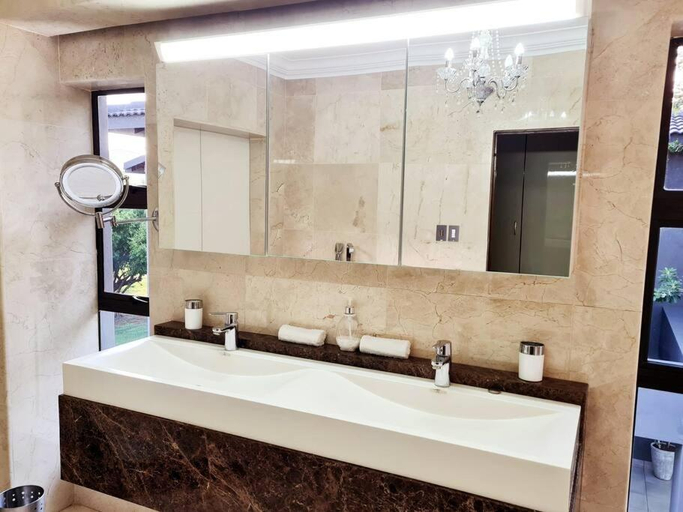 Others 3, Spacious Golf & Wildlife Estate in Hartbeespoort 10 sleeper, Bojanala