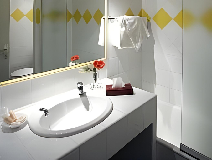 Bathroom 4, Funtana Marina, Haute-Corse