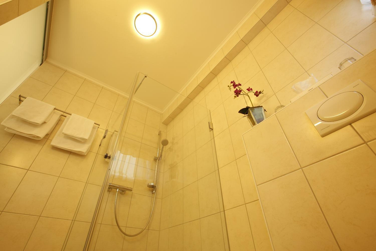 Bathroom 5, Florsbacher Hof, Main-Kinzig-Kreis