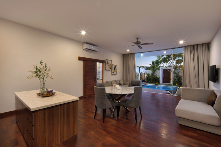 Dining Room 11