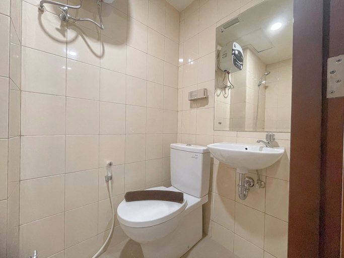Bathroom 3, The Stylish Studio Apartment Vida View Makassar, Makassar
