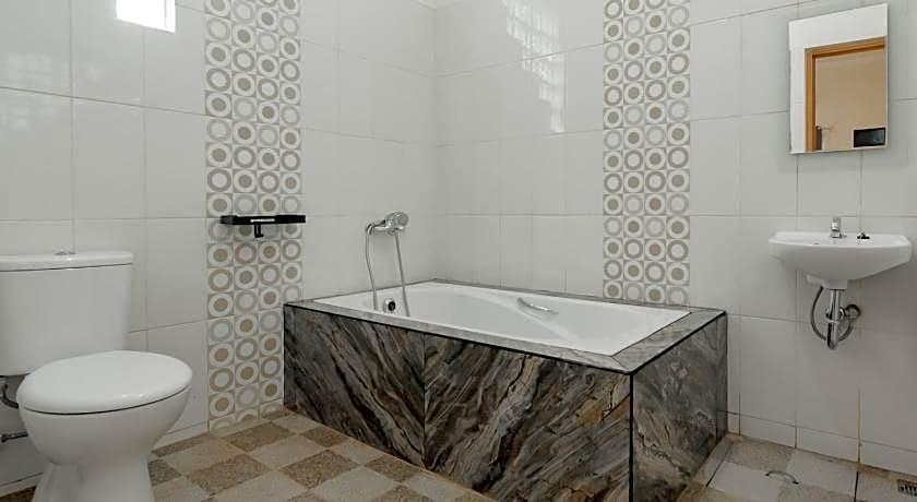 Bathroom 5, Formerly RedDoorz Perintis Guesthouse Tasikmalay, Tasikmalaya