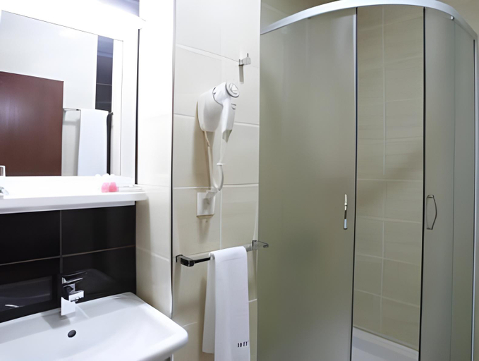 Bathroom 3, Centar Hotel