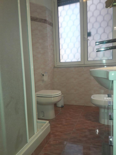 Bathroom 2, A casa di Robi, Rome