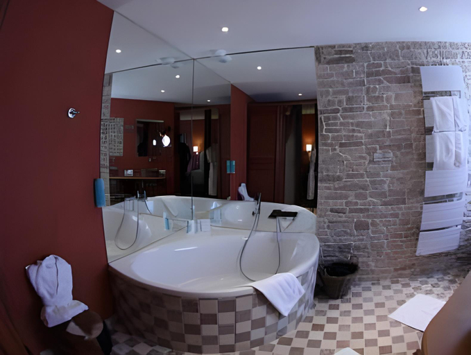 Bathroom 4, Logis Hotels Restaurant Les 3 Rois, Indre