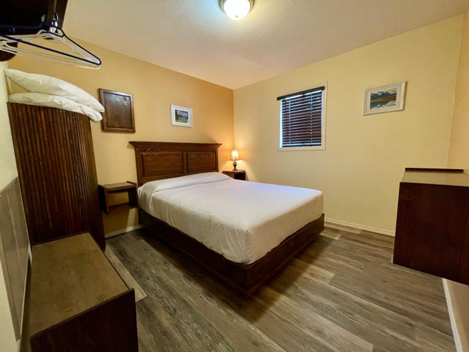 Others 4, Brookside Motel, Columbia-Shuswap