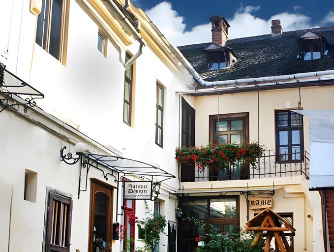Exterior & Views