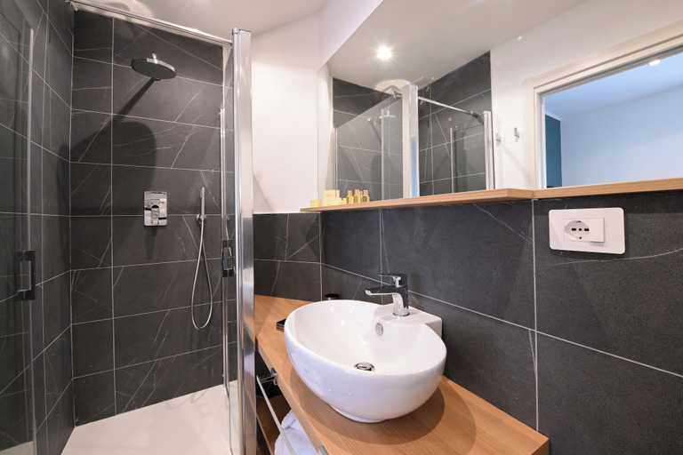 Bathroom 3, Ponte di Tappia Suites, Napoli