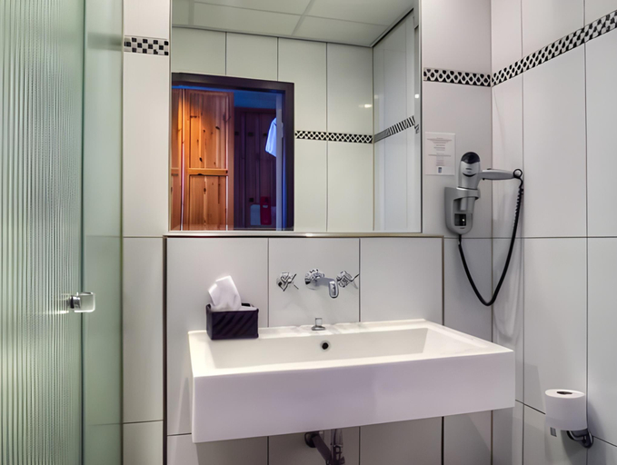 Bathroom 4, Forest Hotel, Den Helder