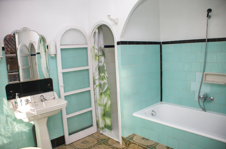 Bathroom 2, Casa Marifina, Valencia