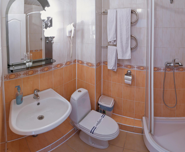 Bathroom 3, Hetman Hotel, L'vivs'ka
