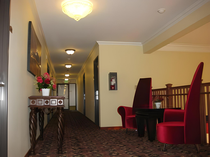 Others 4, Acorn Motor Inn, Island