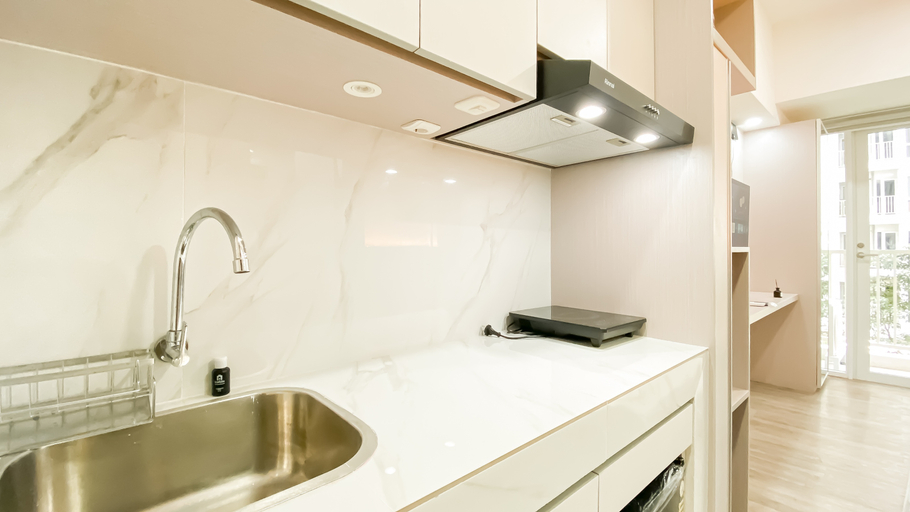 Others 5, Modern Studio at Tokyo Riverside PIK 2 Apartment By Travelio, Tangerang