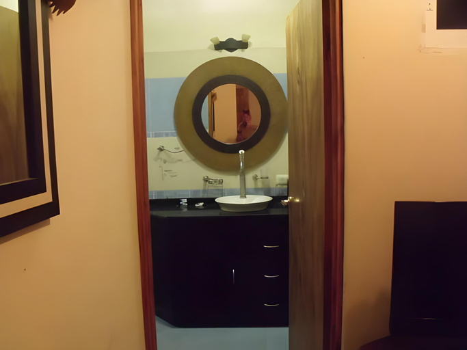 Bathroom 3, Cocos Cabanas, Cozumel