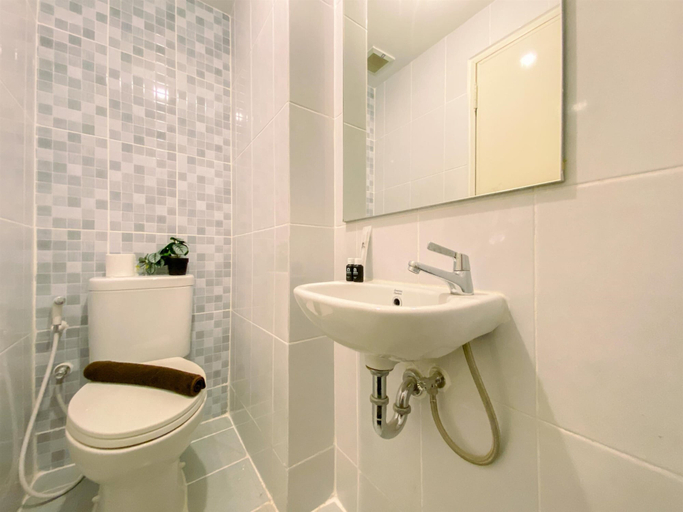 Bathroom 3, Minimalist Cozy Studio Apartment Tokyo Riverside Pik 2, Tangerang