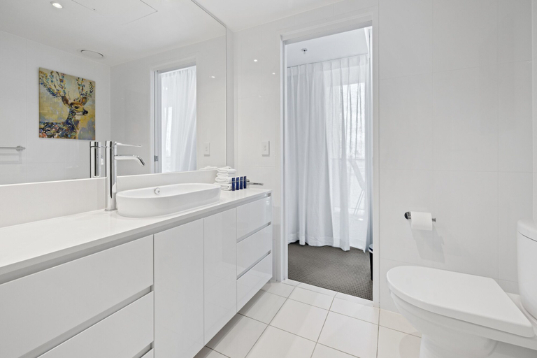 Bathroom 4, Pool and Ocean Views at the H-Residences, Gold Coast