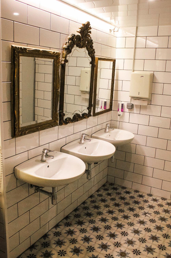 Bathroom 4, Pars Teatro Hostel, Barcelona