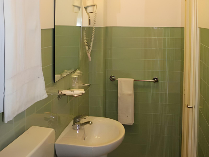Bathroom 4, Hotel Imperador, Lisbon
