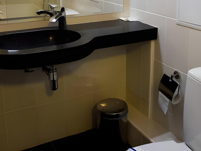 Bathroom 3, City Club Hotel, Kharkivs'ka