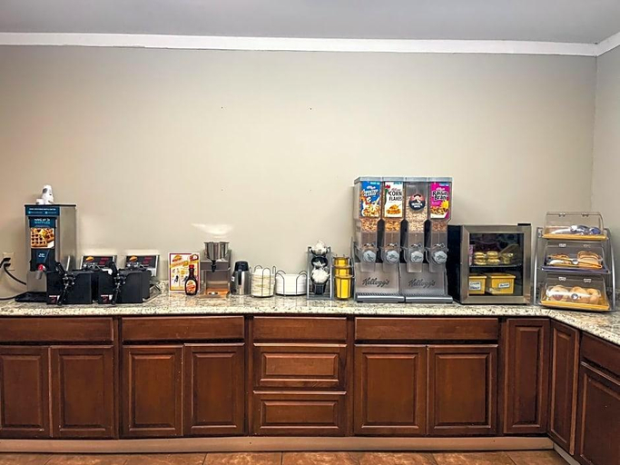 Food & Drinks 5, Ramada By Wyndham Lumberton, Robeson