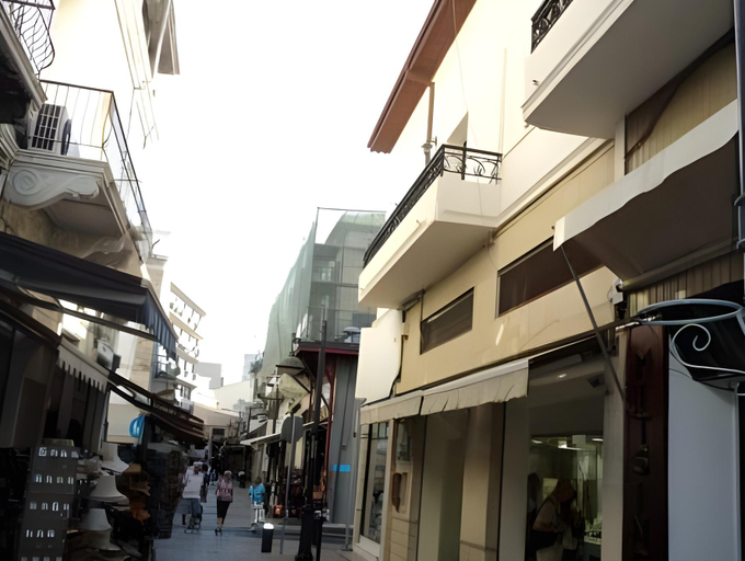 Others 5, Metropole Hotel