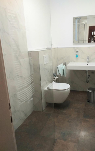 Bathroom, Der Quellenhof, Helmstedt