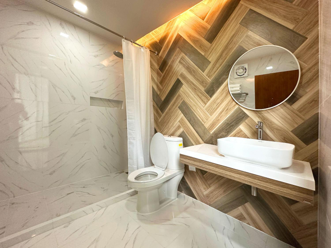 Bathroom 4, Plernpetch Hotel, Muang Surat Thani