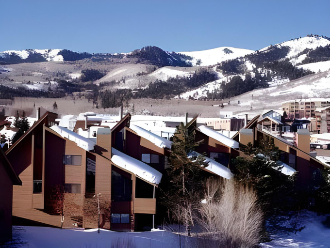 Others 3, Red Pine Condominiums, Summit
