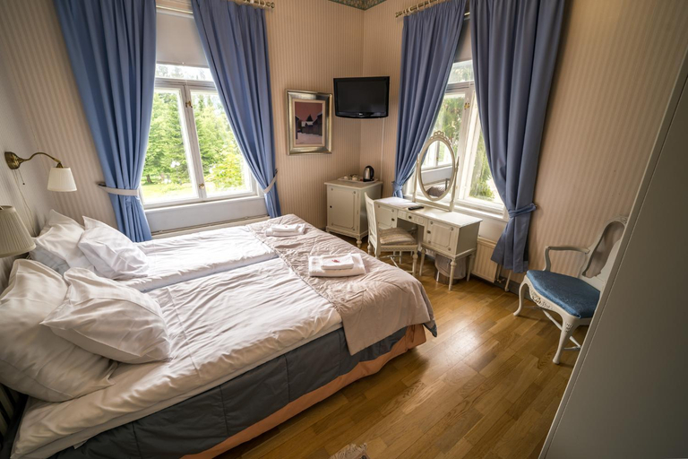Bedroom 3, Karolineburg Manor House Hotel, Kainuu