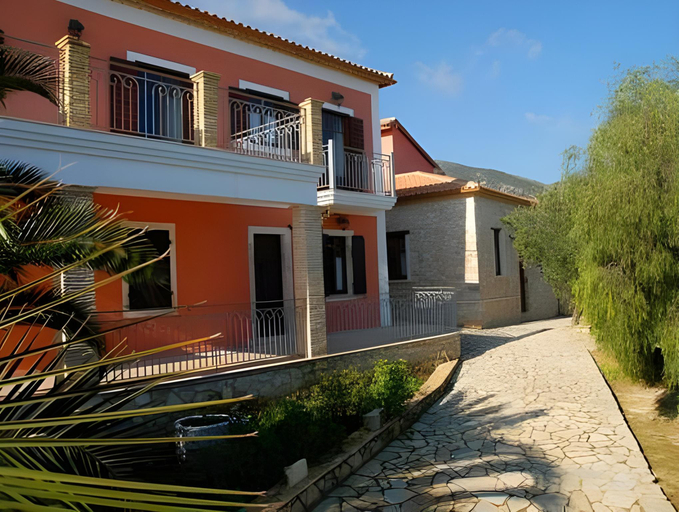 Exterior & Views