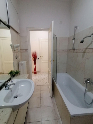 Bathroom 4, B&B Leone X, Florence