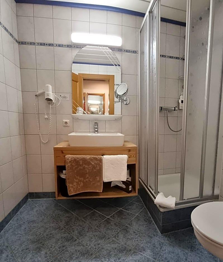 Bathroom 5, Hotel Gasthof Edelweiß, Lienz