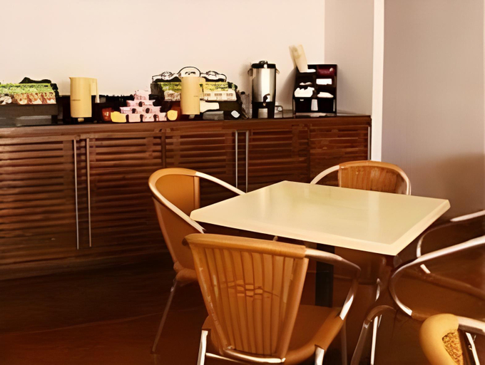 Food & Drinks 5, Seven Crown Express & Suites by Kavia, La Paz