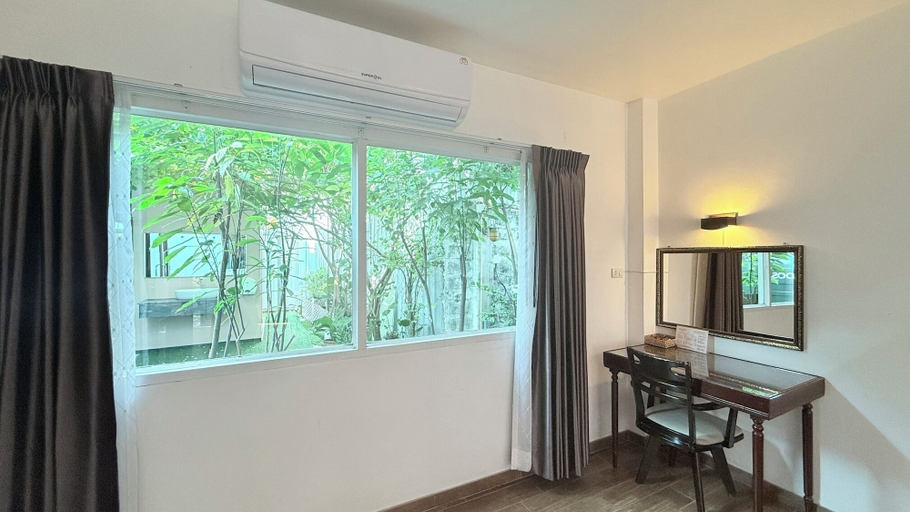 Others 5, Issara House Bangkok, Bangkok Yai