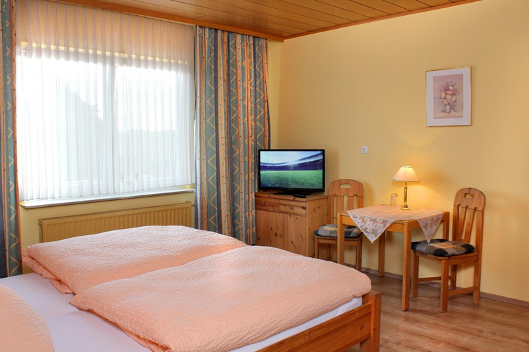 Bedroom 3, Gastehaus Stolzenberg, Hochsauerlandkreis