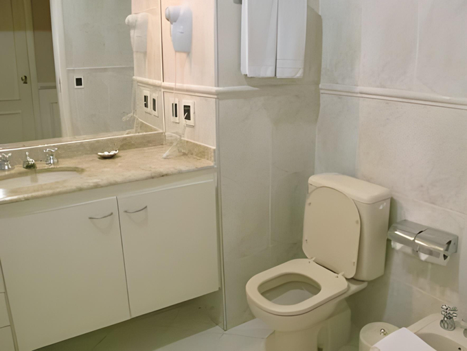 Bathroom 4, Hotel Guarany, Águas de Lindóia