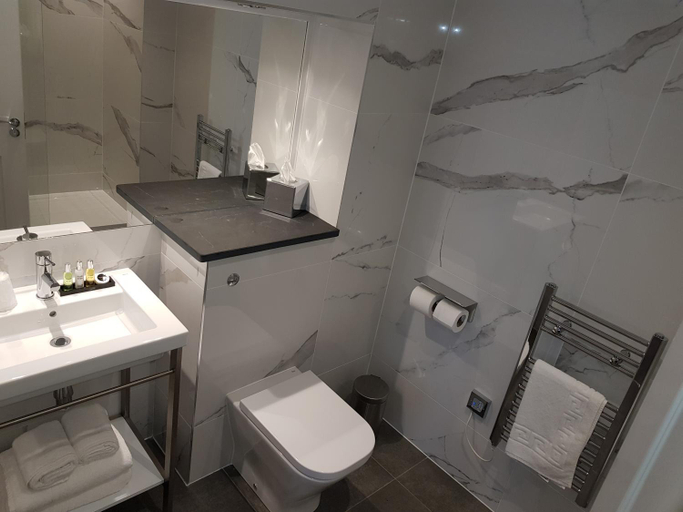 Bathroom 4, Heywood Spa Hotel, Pembrokeshire