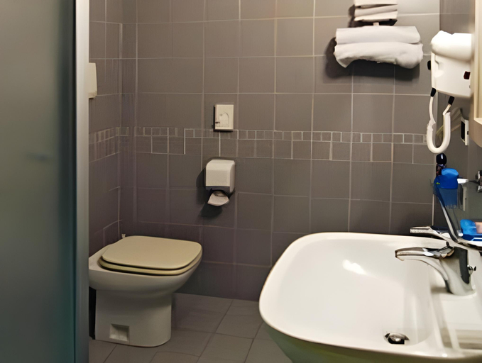 Bathroom 4, HOTEL GIALLETTI, Terni