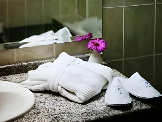 Bathroom 5, Hotel Z Palace & Congress Center, East Macedonia and Thrace