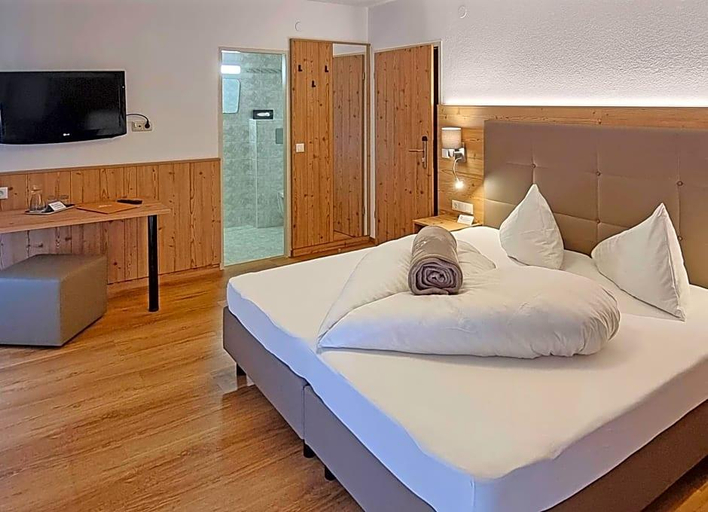 Bedroom 4, Hotel Gasthof Edelweiß, Lienz