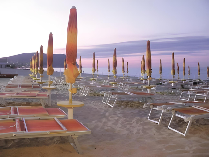 Others 5, Adamo ed Eva Resort, Ancona