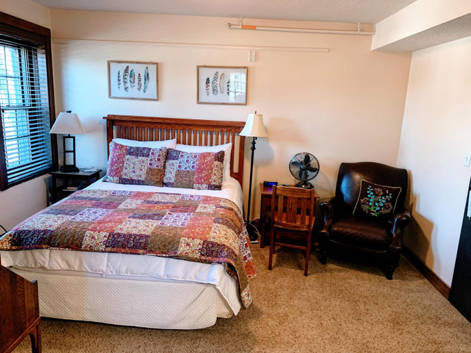 Others 4, IOWA HOUSE AMES BED AND BREAKFAST, Story