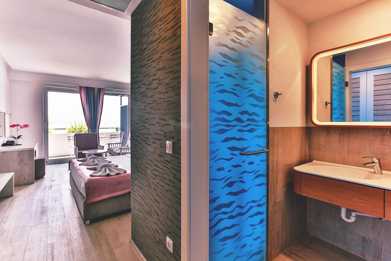 Bathroom 5, Carine Hotel Park