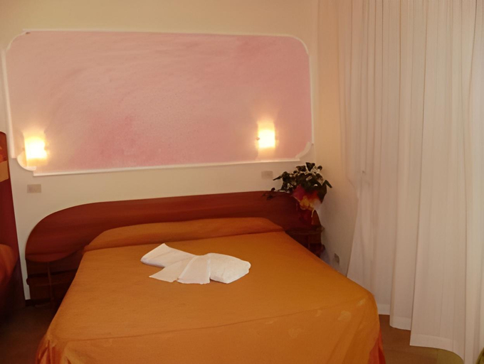 Bedroom 3, Hotel Playa, Lucca