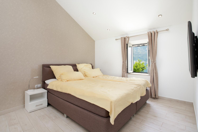Bedroom 2, Apartments D&V