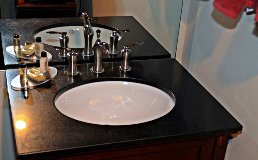 Bathroom 4, Chateau Orleans, Orleans