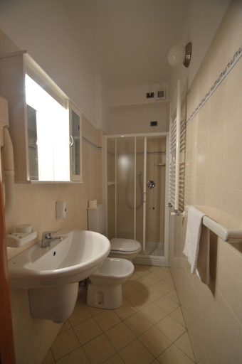 Bathroom 3, Albergo Villa Ada, Savona
