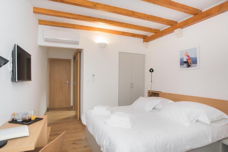 Others 5, Rooms Kala, Šibenik