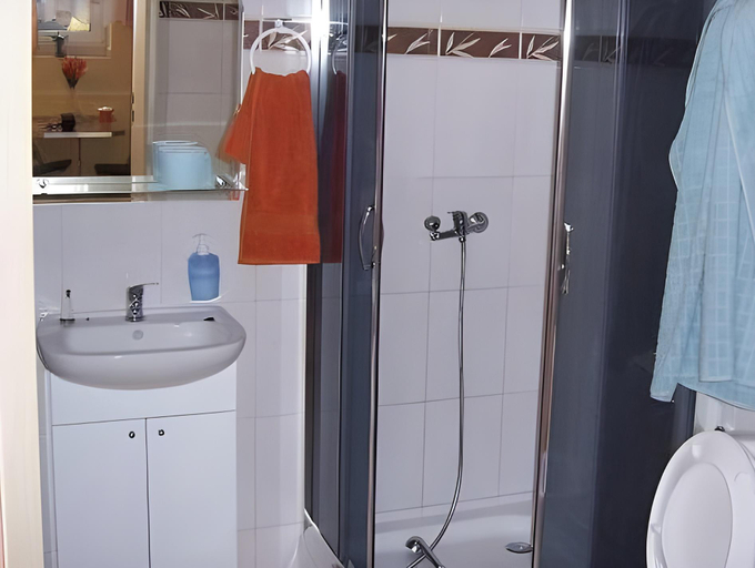 Bathroom 3, Amber Apartments, Kraków City